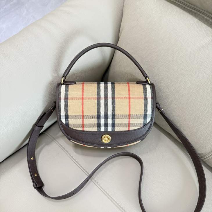 Picture of Burberry Handbags _SKUfw211840861fw